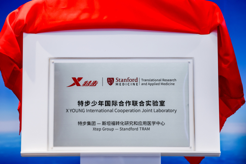 运动作为核, 经理戴斌表, fqNr
