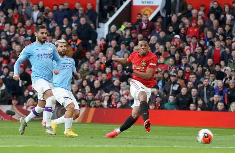 拉莫斯成为, 座奖杯, 场比赛打入